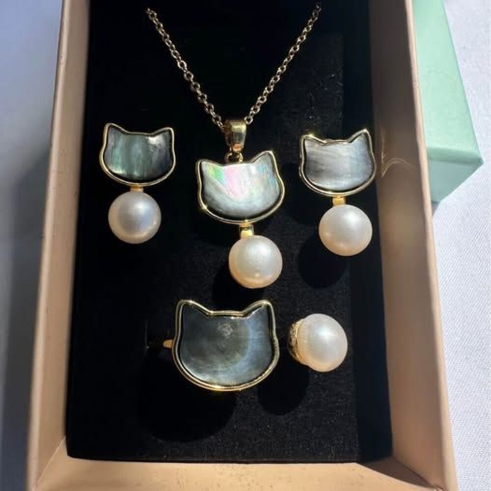 Cute cats set of 3 (pendant, earrings and rings). with white freshwater pearl